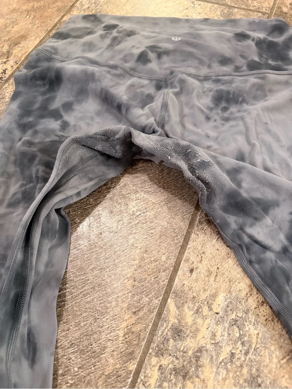 Lululemon Diamond Dye Aligns size 10, 25” inseam